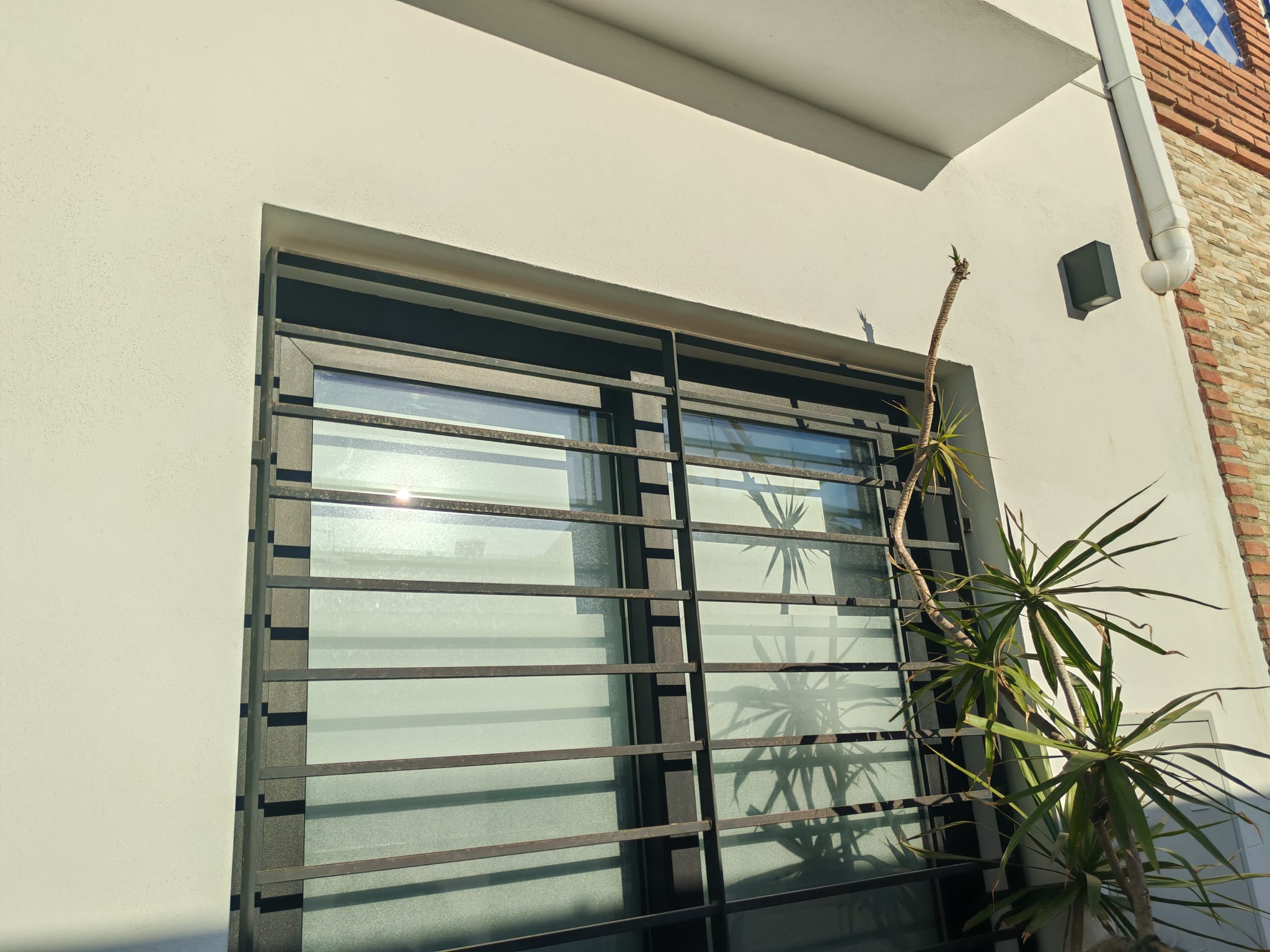 Reja moderna de ventana
